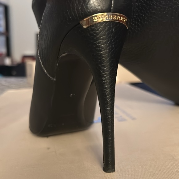 Burberry Heritage Grain Knee High Heel Boots - Picture 6 of 8